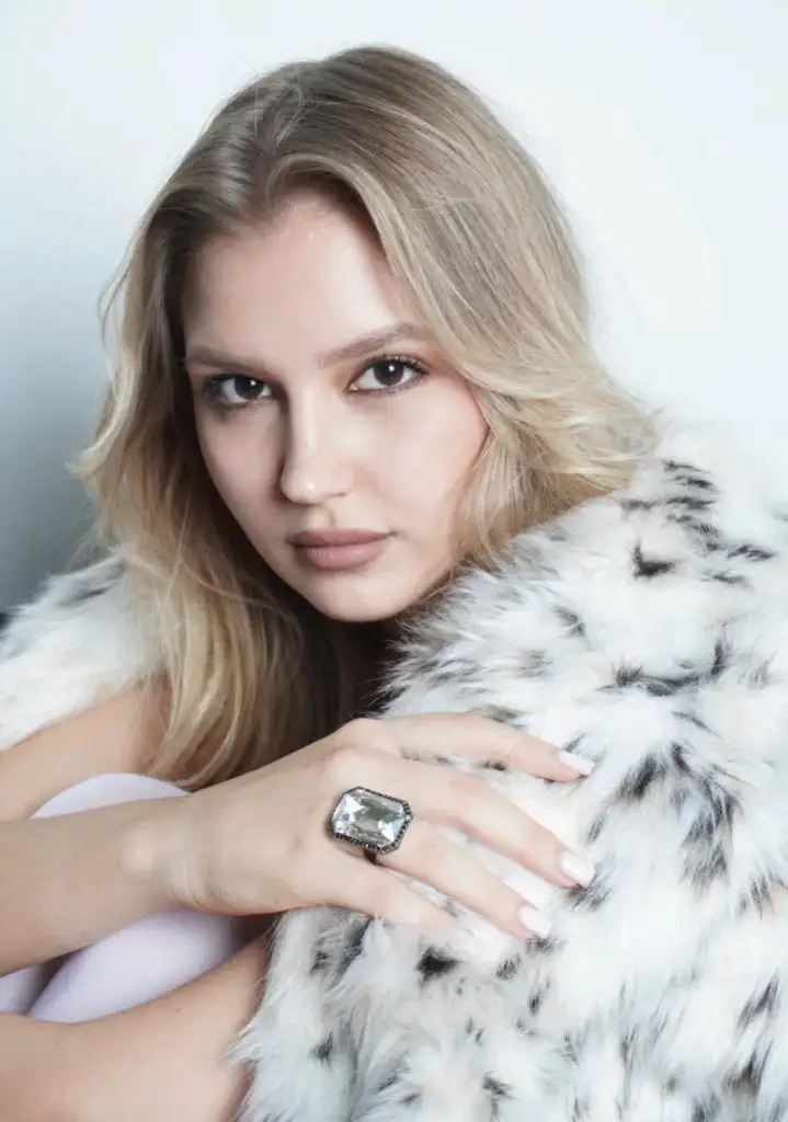 Cho thuê mẫu tây